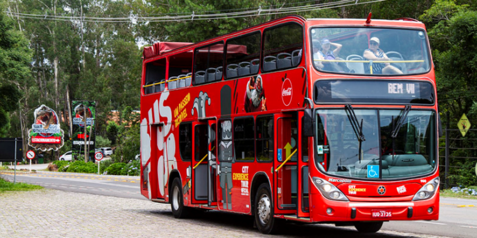 Bus tour é uma boa opção para conhecer os pontos turísticos de gramado e canela